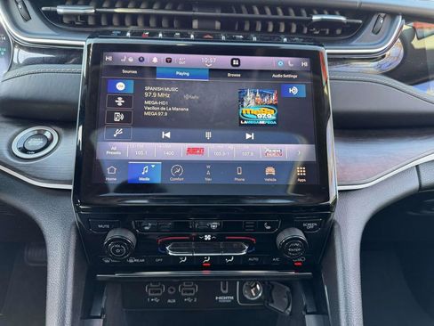 Used 2022 Jeep Grand Cherokee Limited 4xe image 28