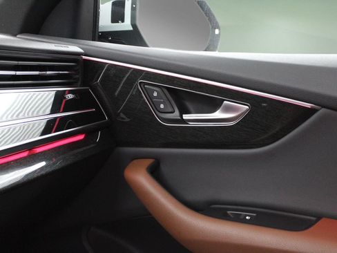 Used 2019 Audi Q8 Premium Plus w/ Premium Plus AWD/4WD image 38