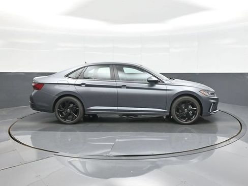 New 2026 Volkswagen Jetta SE FWD image 8