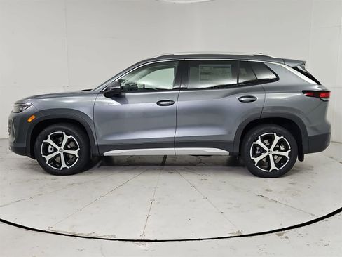 New 2025 Volkswagen Tiguan SE image 3