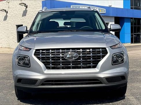 New 2025 Hyundai Venue SEL image 16