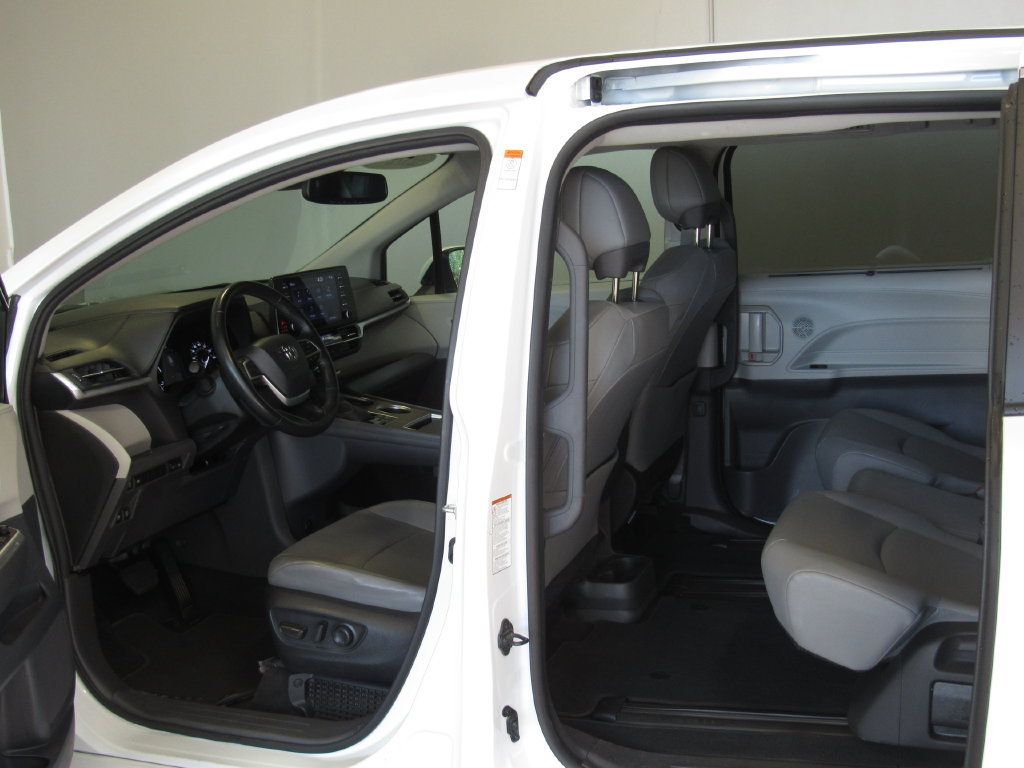 Certified 2024 Toyota Sienna XLE FWD image 13