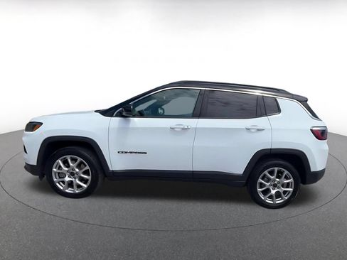 Used 2025 Jeep Compass Limited AWD/4WD image 9