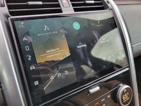 Used 2024 Land Rover Discovery Dynamic SE image 35