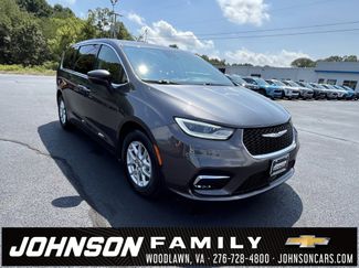 Used 2023 Chrysler Pacifica Touring-L image 1