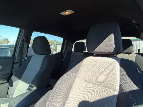 Used 2021 Toyota Tacoma TRD Sport image 12