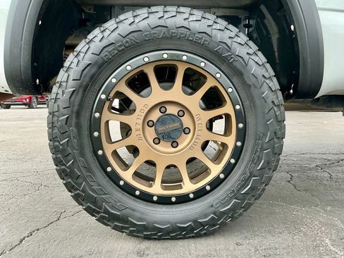 Used 2021 Nissan Titan PRO-4X w/ Pro-4x Convenience Package image 21