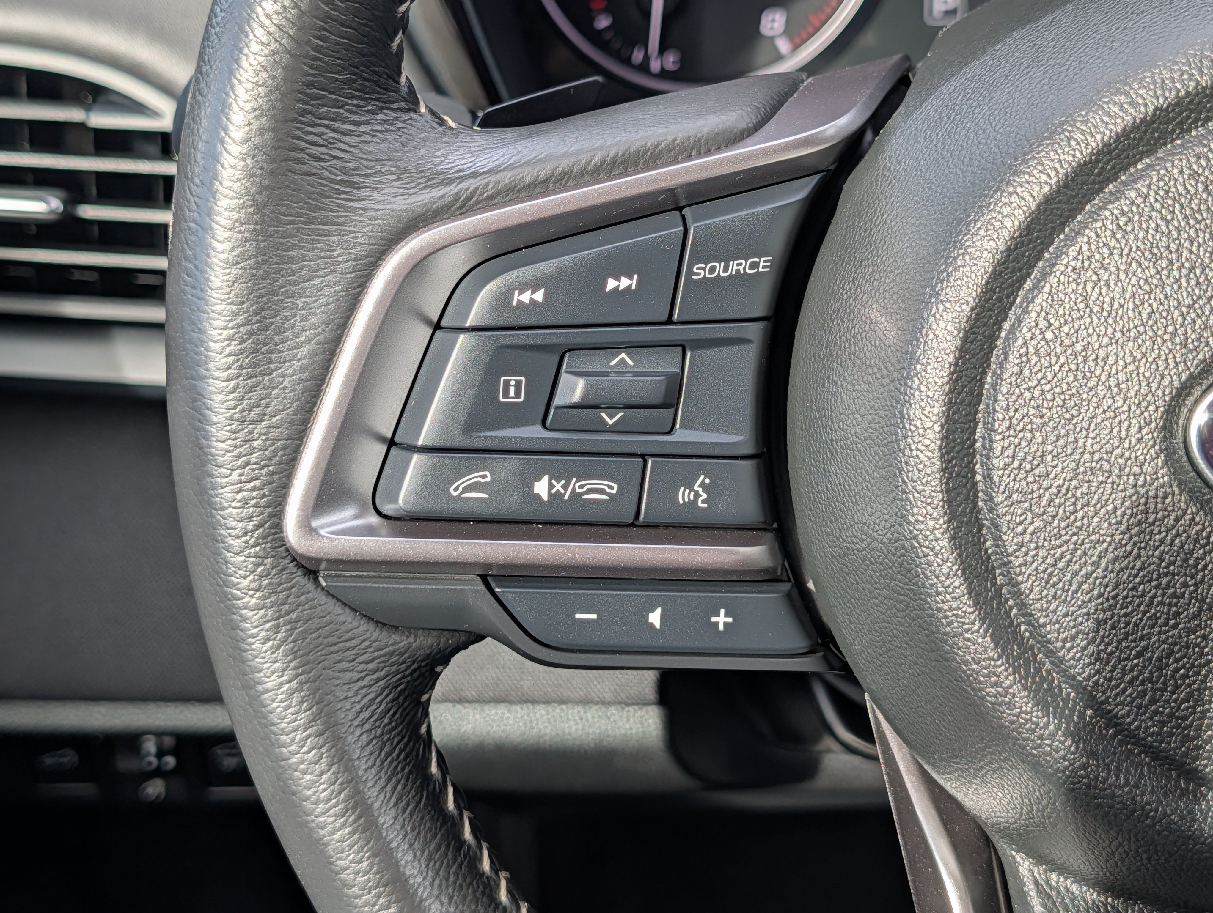Used 2024 Subaru Outback Premium AWD/4WD image 31