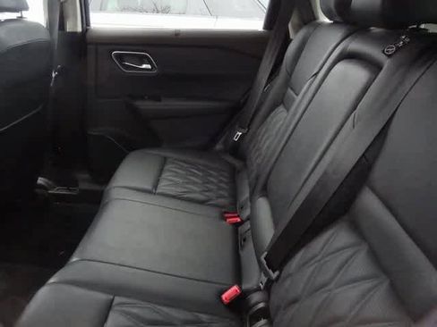 Used 2022 Nissan Rogue Platinum w/ Head-Up Display Package image 9