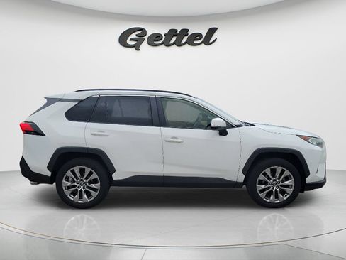 Used 2019 Toyota RAV4 XLE Premium FWD image 4