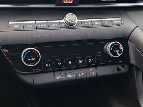 Used 2024 Hyundai Elantra SEL image 22