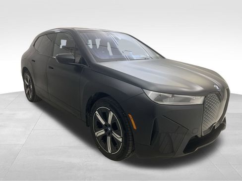 New 2022 BMW iX xDrive50 w/ Premium Package image 2