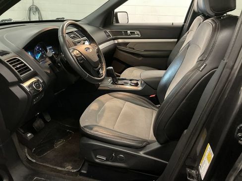 Used 2017 Ford Explorer XLT w/ Equipment Group 202A AWD/4WD image 13