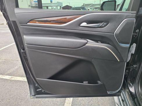 Used 2023 Cadillac Escalade ESV Premium Luxury AWD/4WD image 16