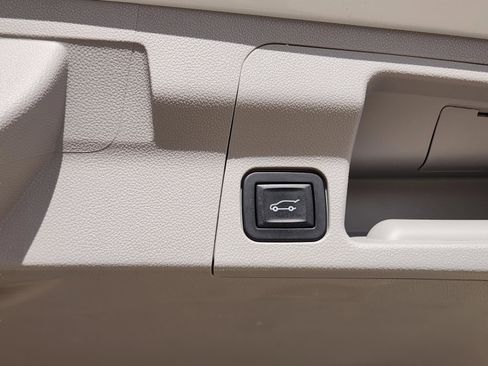 Used 2018 GMC Acadia SLT FWD image 32