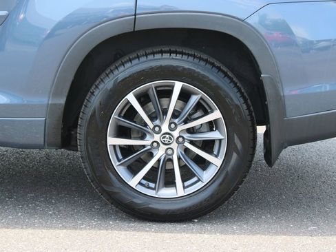 Used 2018 Toyota Highlander XLE AWD/4WD image 17
