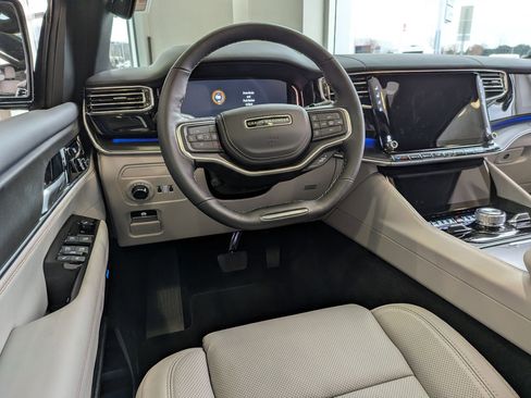 New 2026 Jeep Grand Wagoneer Summit w/ Premium Group III image 21