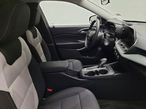 Used 2024 Chevrolet Trax LS FWD image 21