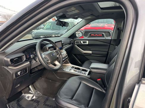 Used 2022 Ford Explorer XLT w/ Equipment Group 202A image 14