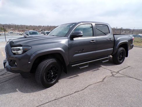 Used 2021 Toyota Tacoma TRD Sport w/ TRD Premium Sport Package image 2