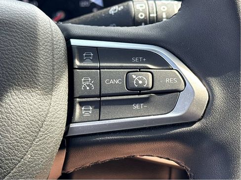Used 2025 Jeep Compass Limited AWD/4WD image 16