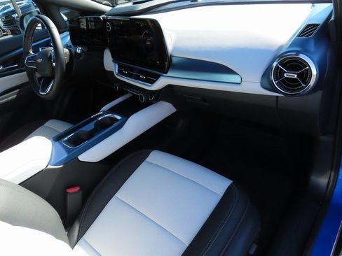 Used 2025 Chevrolet Equinox EV LT w/ Convenience Package II image 38