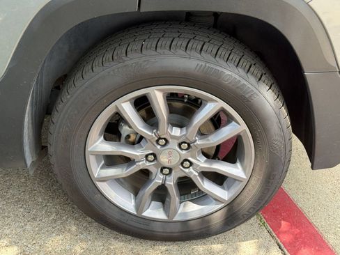 Used 2024 GMC Terrain SLT AWD/4WD image 31