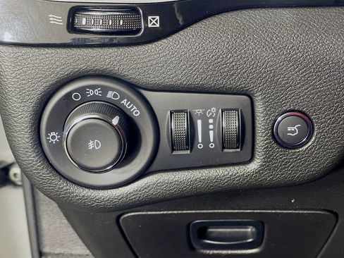 Used 2023 Jeep Cherokee Altitude Lux AWD/4WD image 11