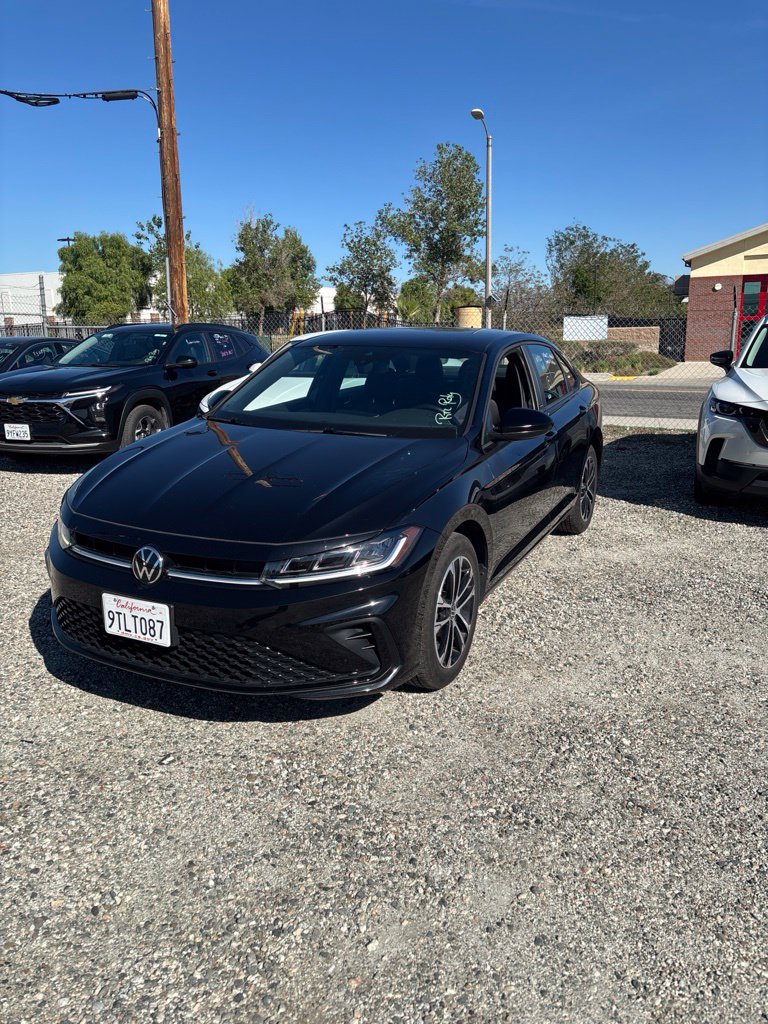 Used 2025 Volkswagen Jetta Sport FWD image 3