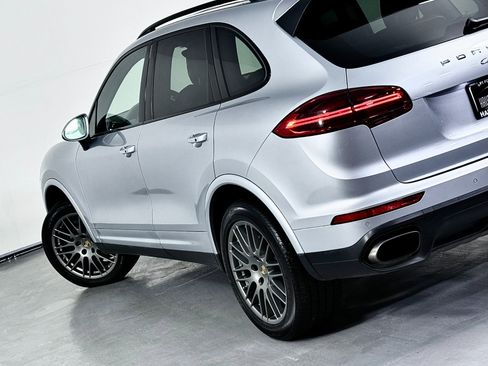 Used 2018 Porsche Cayenne Platinum Edition w/ Premium Package Plus image 13