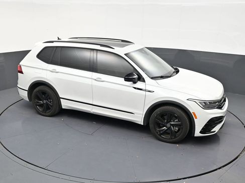 Used 2024 Volkswagen Tiguan SE R-Line FWD image 15