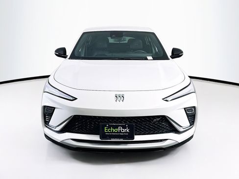 Used 2025 Buick Envista Sport Touring image 2