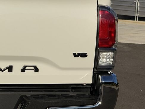 Used 2022 Toyota Tacoma TRD Off-Road image 36