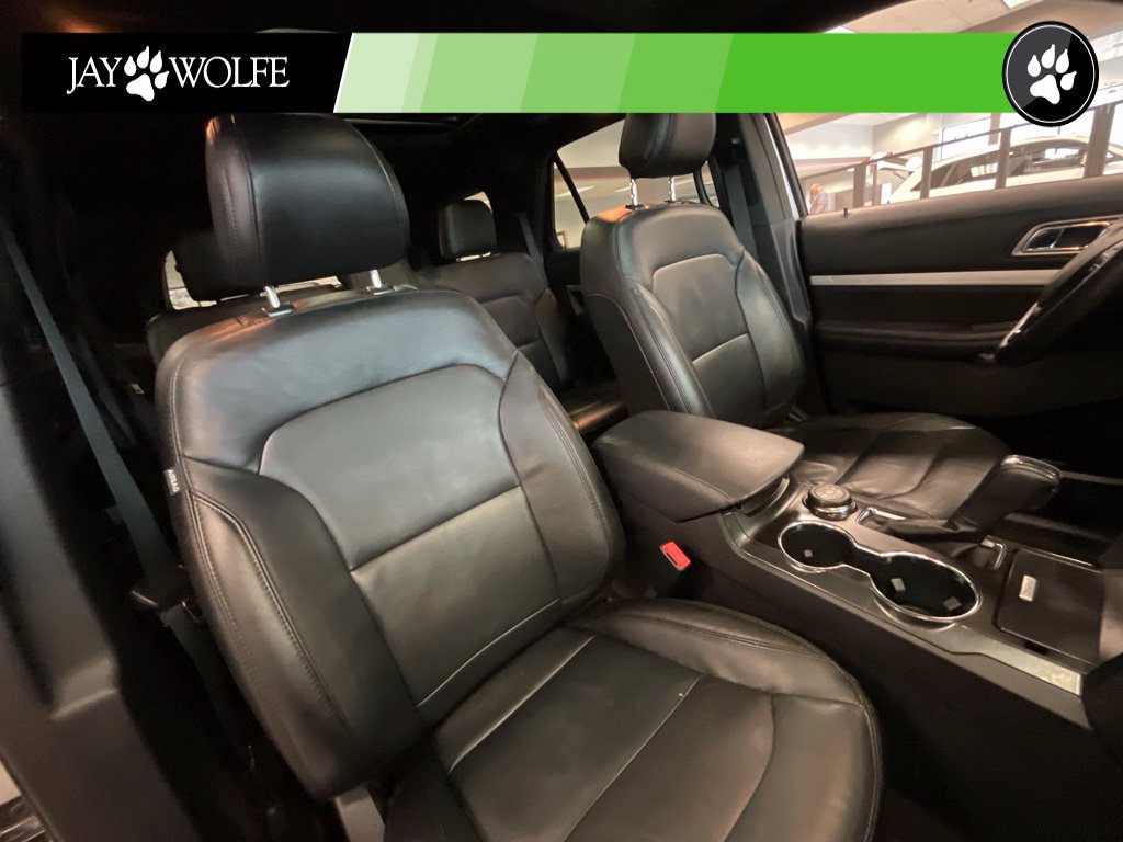 Used 2017 Ford Explorer XLT w/ Equipment Group 202A AWD/4WD image 19