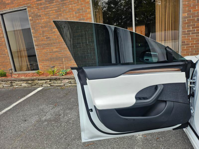 Used 2022 Tesla Model S AWD/4WD image 33