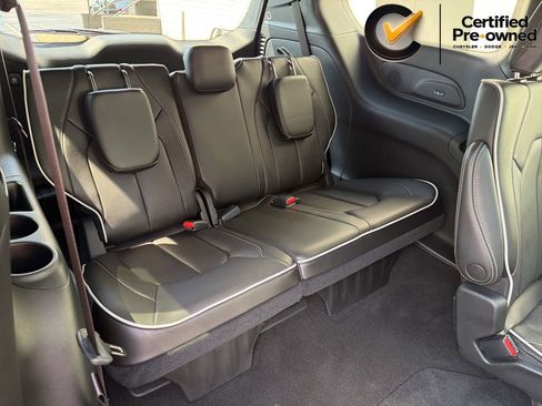 Certified 2023 Chrysler Pacifica Limited w/ Uconnect Theater Family Group AWD/4WD image 33