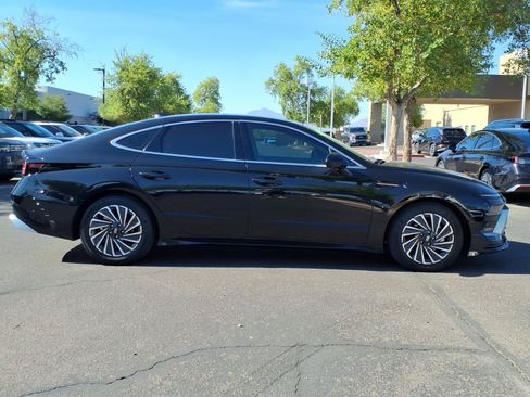 Certified 2025 Hyundai Sonata Limited FWD image 6