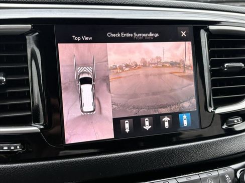 Used 2020 Chrysler Pacifica Touring-L w/ Advanced Safetytec Group image 10