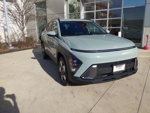 Used 2025 Hyundai Kona SEL image 2