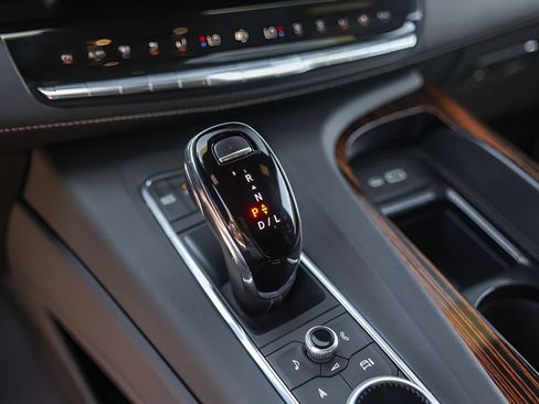 Used 2023 Cadillac Escalade Premium Luxury w/ LPO, Radiant Package AWD/4WD image 18