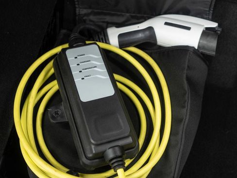 Used 2023 BMW 530e xDrive w/ Premium Package image 36