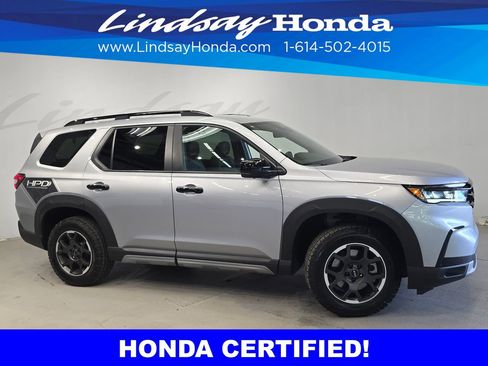 Used 2024 Honda Pilot TrailSport image 3