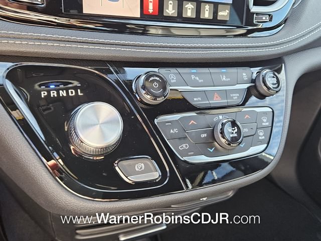New 2026 Chrysler Pacifica Select w/ S Appearance Package FWD image 23