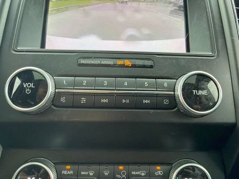 Used 2019 Ford Expedition Limited w/ Equipment Group 302A AWD/4WD image 43