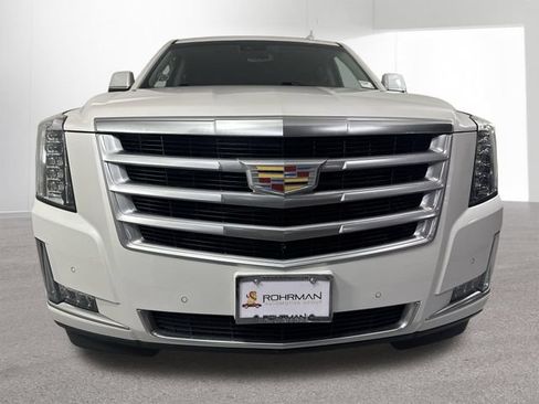 Used 2019 Cadillac Escalade ESV Luxury AWD/4WD image 26