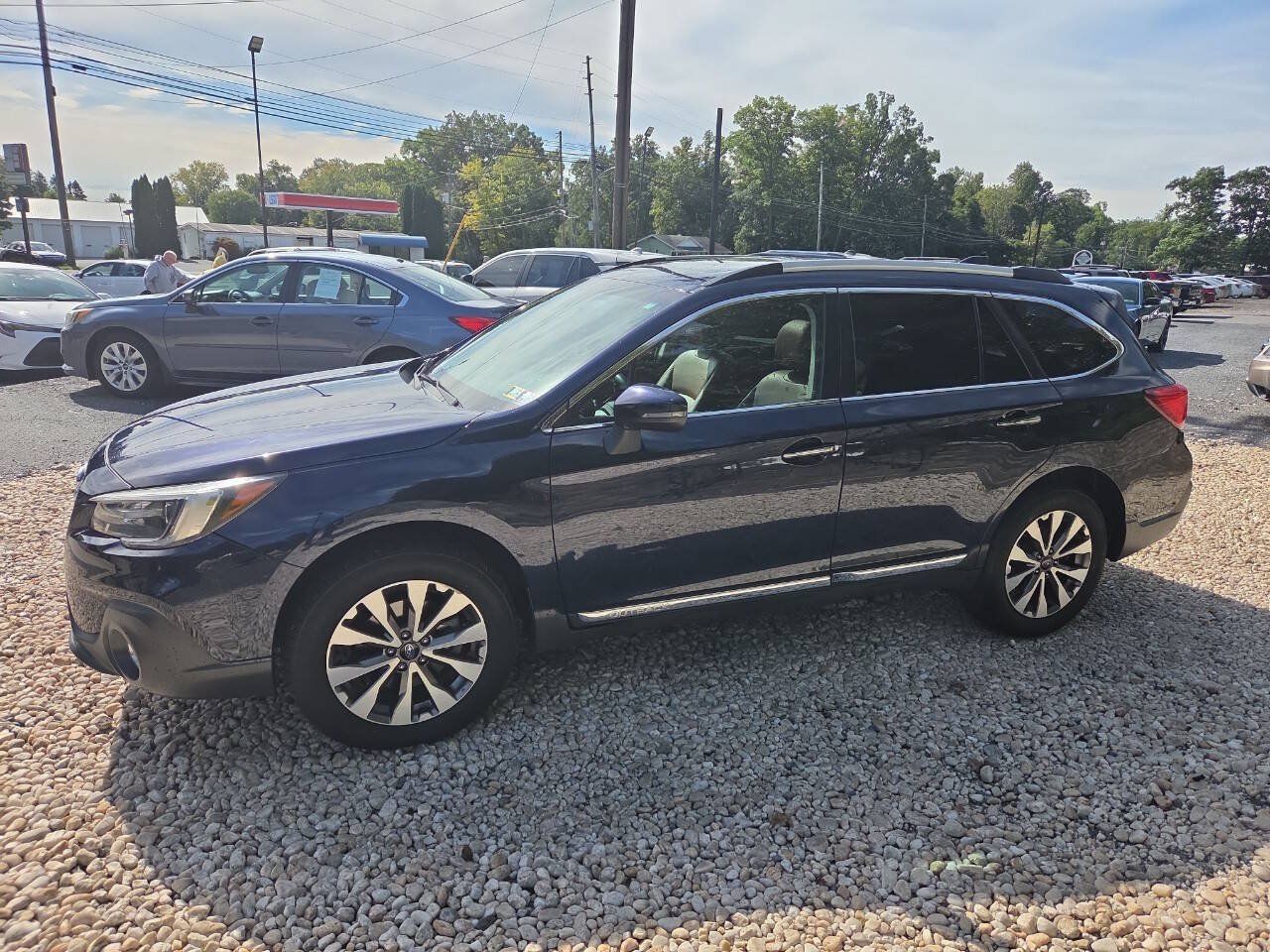 Used 2018 Subaru Outback 3.6R Touring AWD/4WD image 4
