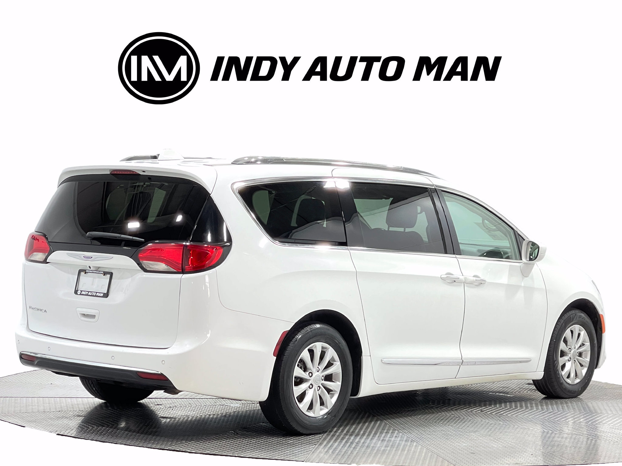 Used 2019 Chrysler Pacifica Touring-L FWD image 4