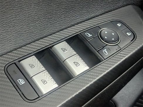 Used 2022 Mitsubishi Outlander SE image 23