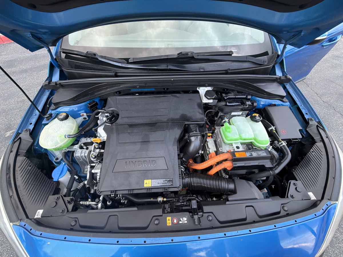 Used 2017 Hyundai Ioniq SEL FWD image 34