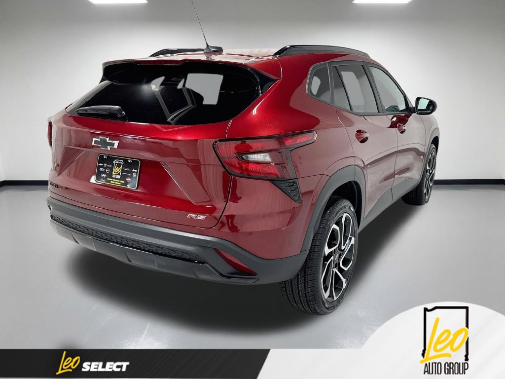 Used 2024 Chevrolet Trax RS w/ Sunroof Package FWD image 8